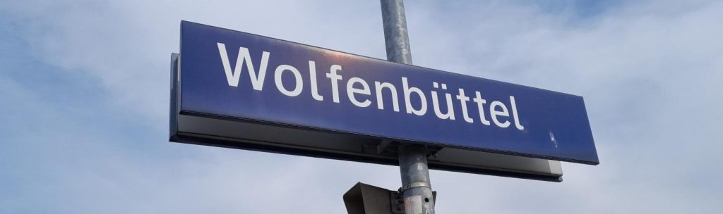 Bahnhofsschild "Wolfenbüttel"